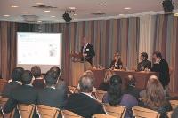 Mickaël Martin (EcoFolio), Sophie-Noëlle Némo (Mediapost), Albert Asséraf (JCDecaux) et Benoît Desveaux (AACC) présentant l'éco-conception.