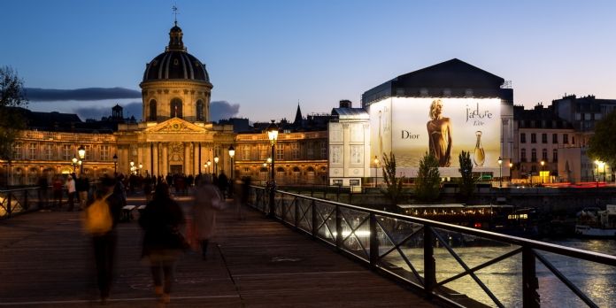 Affichage parisien, data, contextualisation... JCDecaux (re)part en conquête